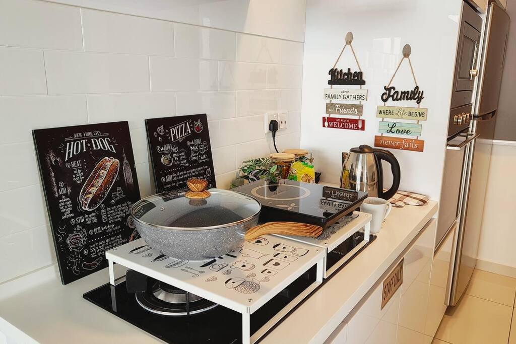 Infinity Pool 2Br Suite 7Pax @Beacon @Georgetown Екстер'єр фото