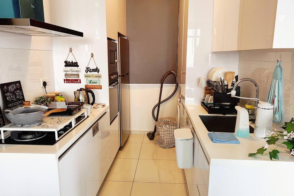 Infinity Pool 2Br Suite 7Pax @Beacon @Georgetown Екстер'єр фото