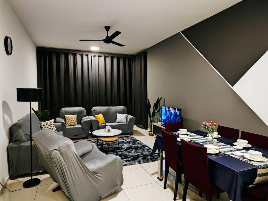 Infinity Pool 2Br Suite 7Pax @Beacon @Georgetown Екстер'єр фото