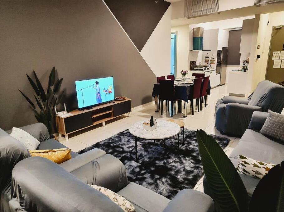 Infinity Pool 2Br Suite 7Pax @Beacon @Georgetown Екстер'єр фото