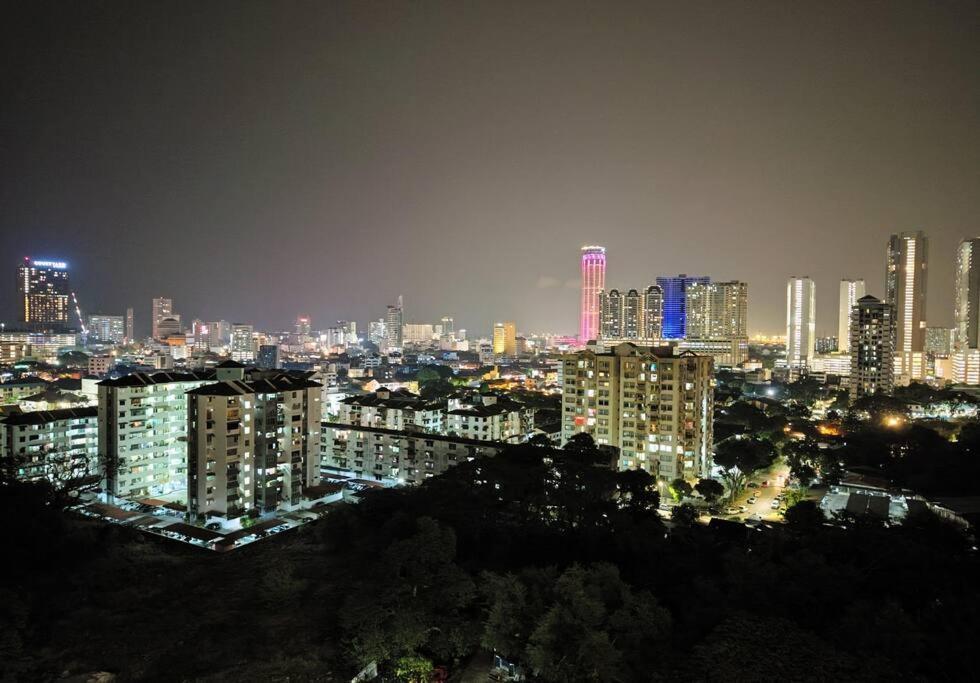 Infinity Pool 2Br Suite 7Pax @Beacon @Georgetown Екстер'єр фото