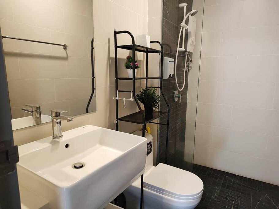 Infinity Pool 2Br Suite 7Pax @Beacon @Georgetown Екстер'єр фото